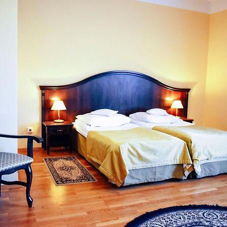 Hotel Zamek Krolewski W Rydzynie Rydzyna Kültér fotó