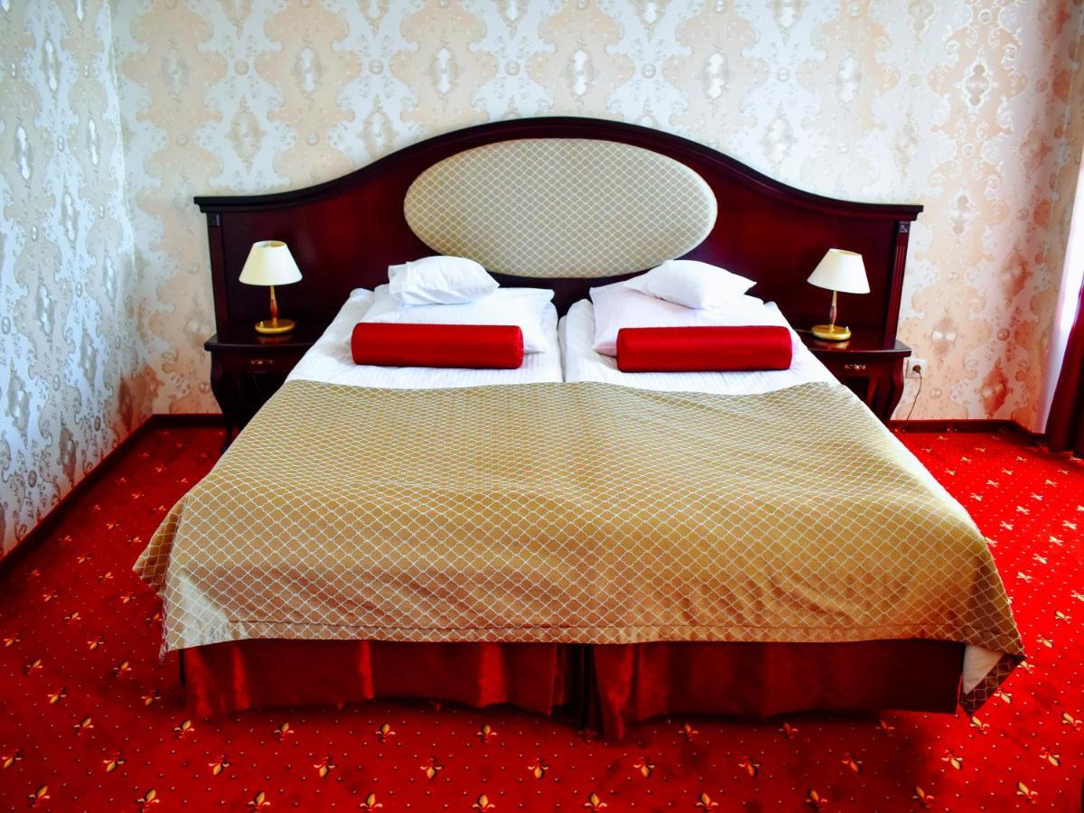 Hotel Zamek Krolewski W Rydzynie Rydzyna Kültér fotó