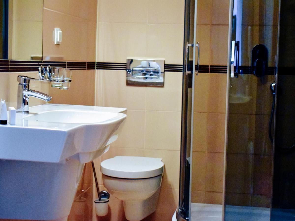 Hotel Zamek Krolewski W Rydzynie Rydzyna Kültér fotó