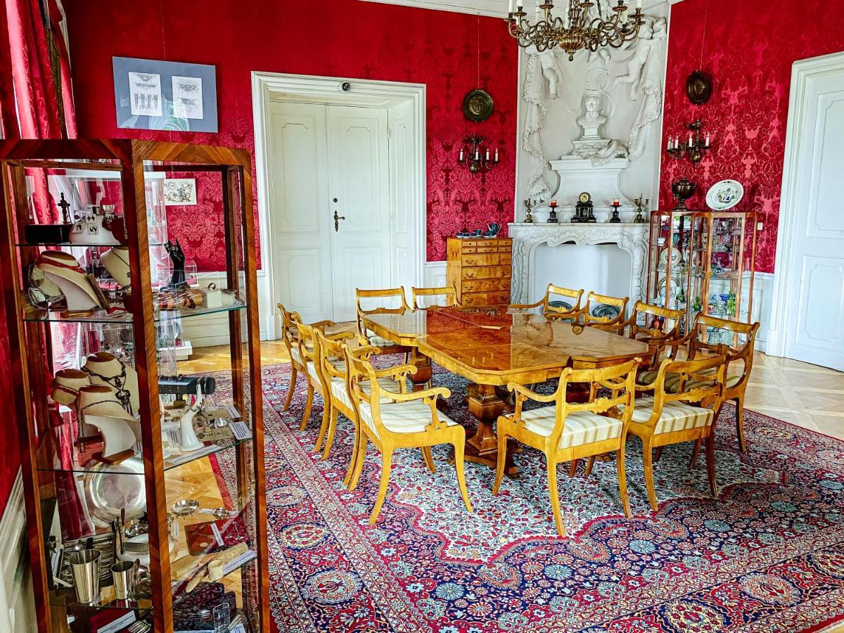 Hotel Zamek Krolewski W Rydzynie Rydzyna Kültér fotó