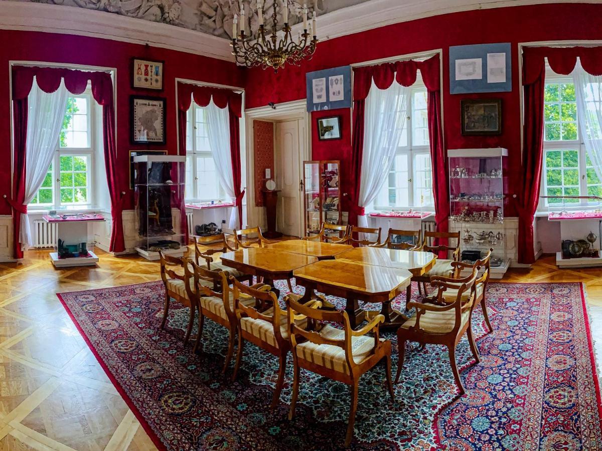 Hotel Zamek Krolewski W Rydzynie Rydzyna Kültér fotó