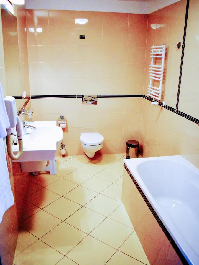 Hotel Zamek Krolewski W Rydzynie Rydzyna Kültér fotó