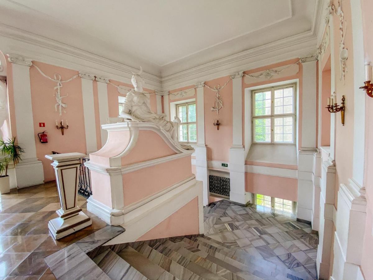 Hotel Zamek Krolewski W Rydzynie Rydzyna Kültér fotó