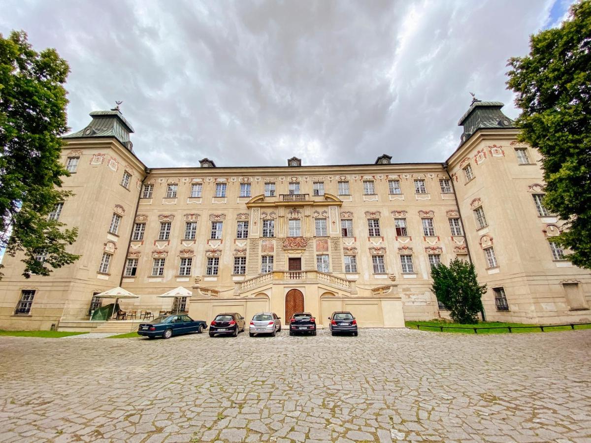 Hotel Zamek Krolewski W Rydzynie Rydzyna Kültér fotó