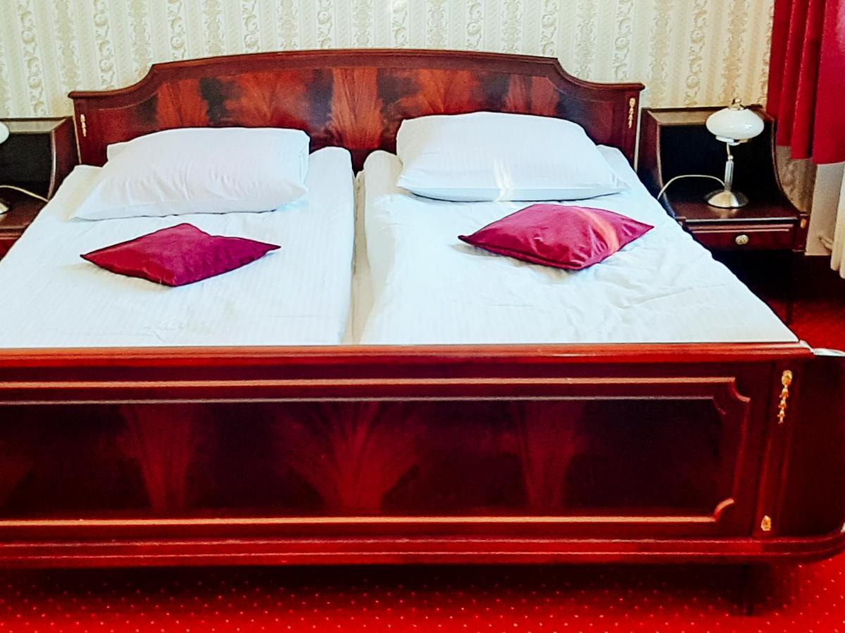 Hotel Zamek Krolewski W Rydzynie Rydzyna Kültér fotó
