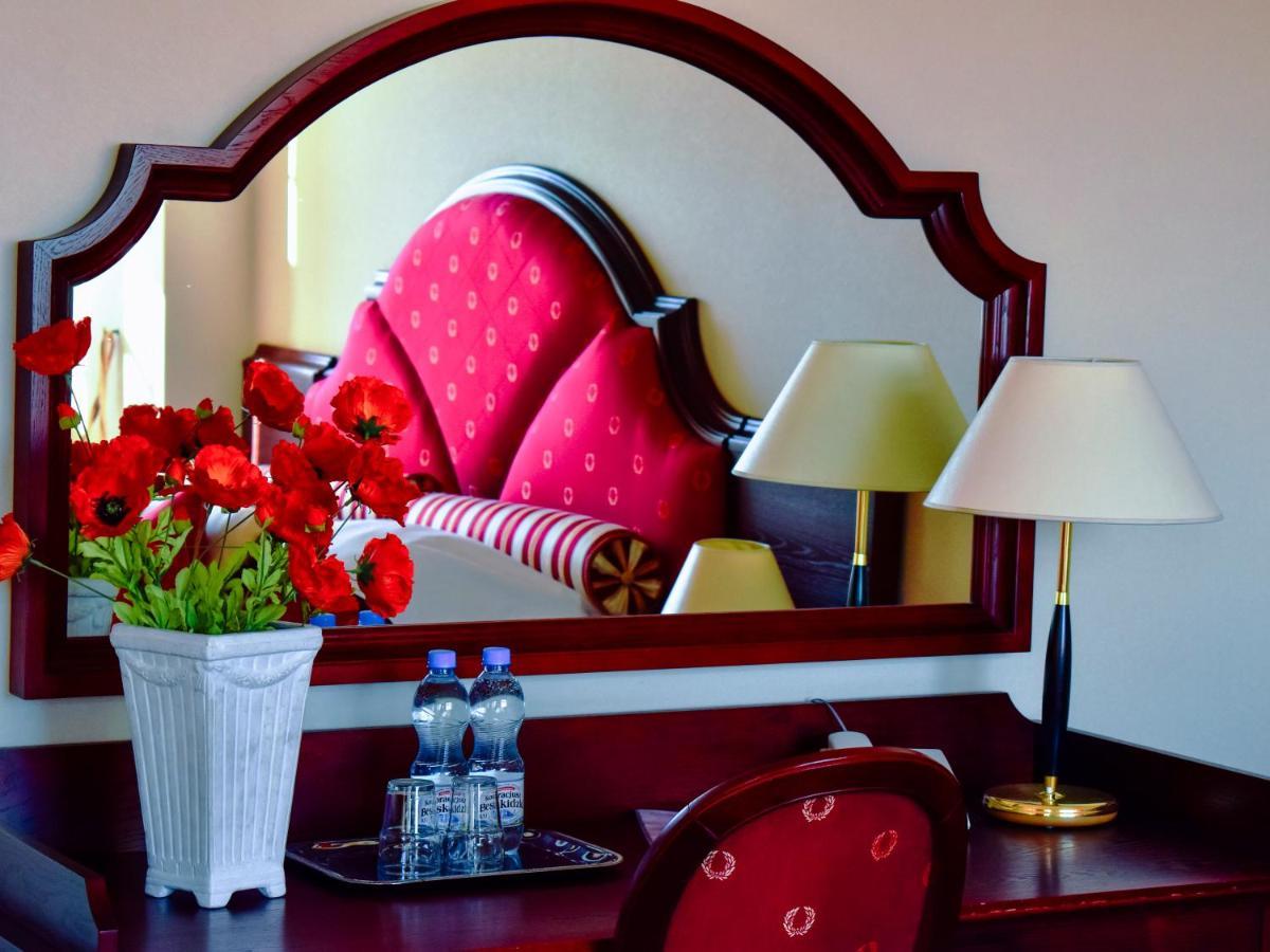 Hotel Zamek Krolewski W Rydzynie Rydzyna Kültér fotó