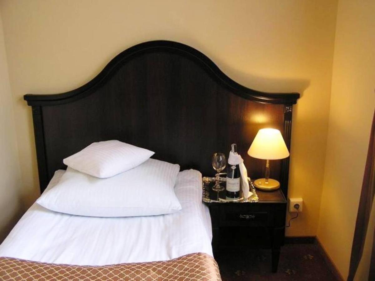 Hotel Zamek Krolewski W Rydzynie Rydzyna Kültér fotó
