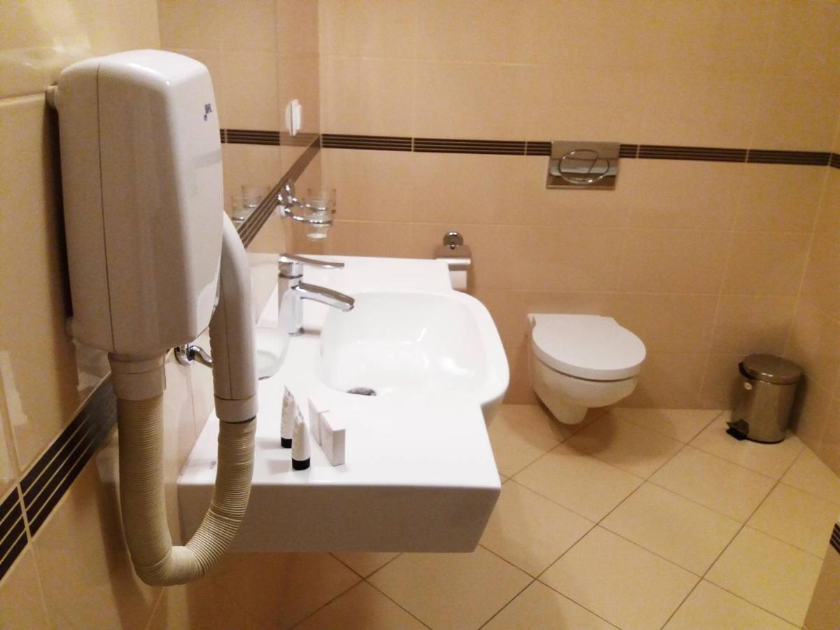 Hotel Zamek Krolewski W Rydzynie Rydzyna Kültér fotó