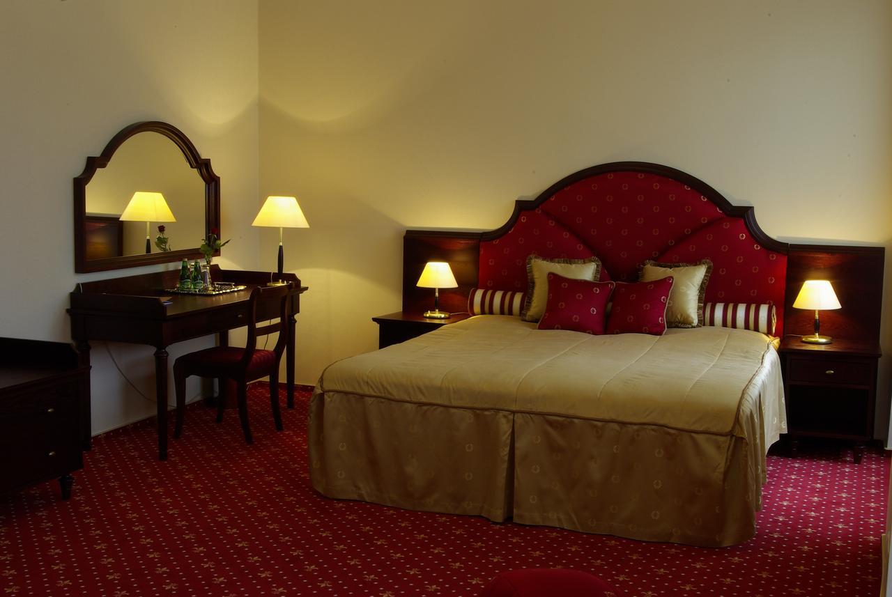 Hotel Zamek Krolewski W Rydzynie Rydzyna Kültér fotó