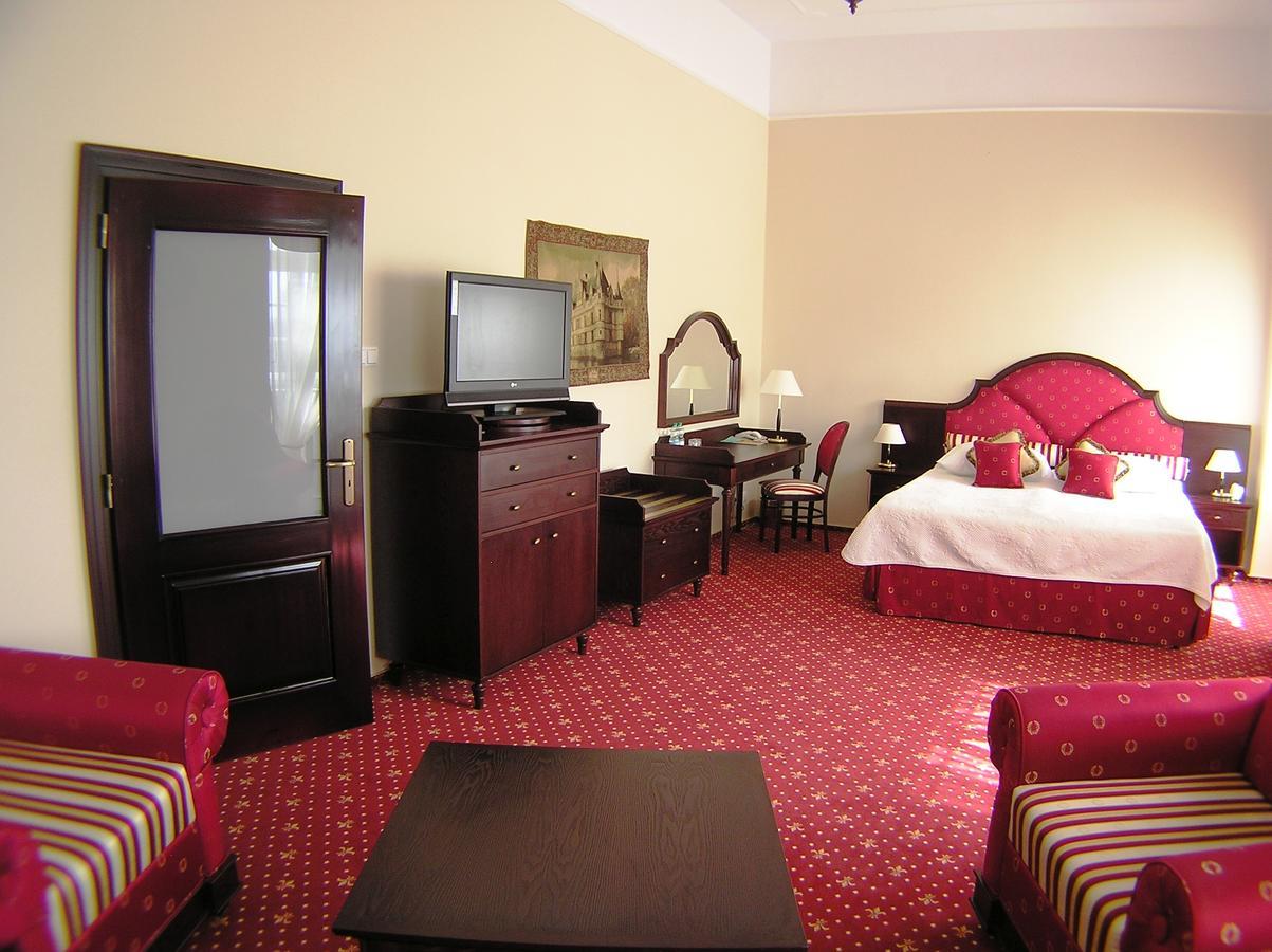Hotel Zamek Krolewski W Rydzynie Rydzyna Kültér fotó